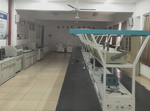 6307_副本.jpg 電子工藝實(shí)訓(xùn)室